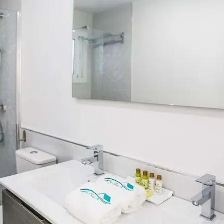 别墅 Playamar Sleeps 4 With Pool Air Con And Wifi